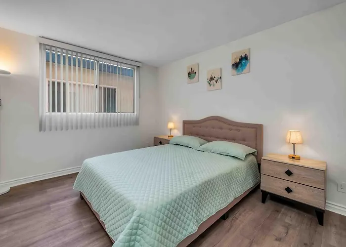 Spacious 2 Bedroom Retreat Near Beverly Hills With Free Parking