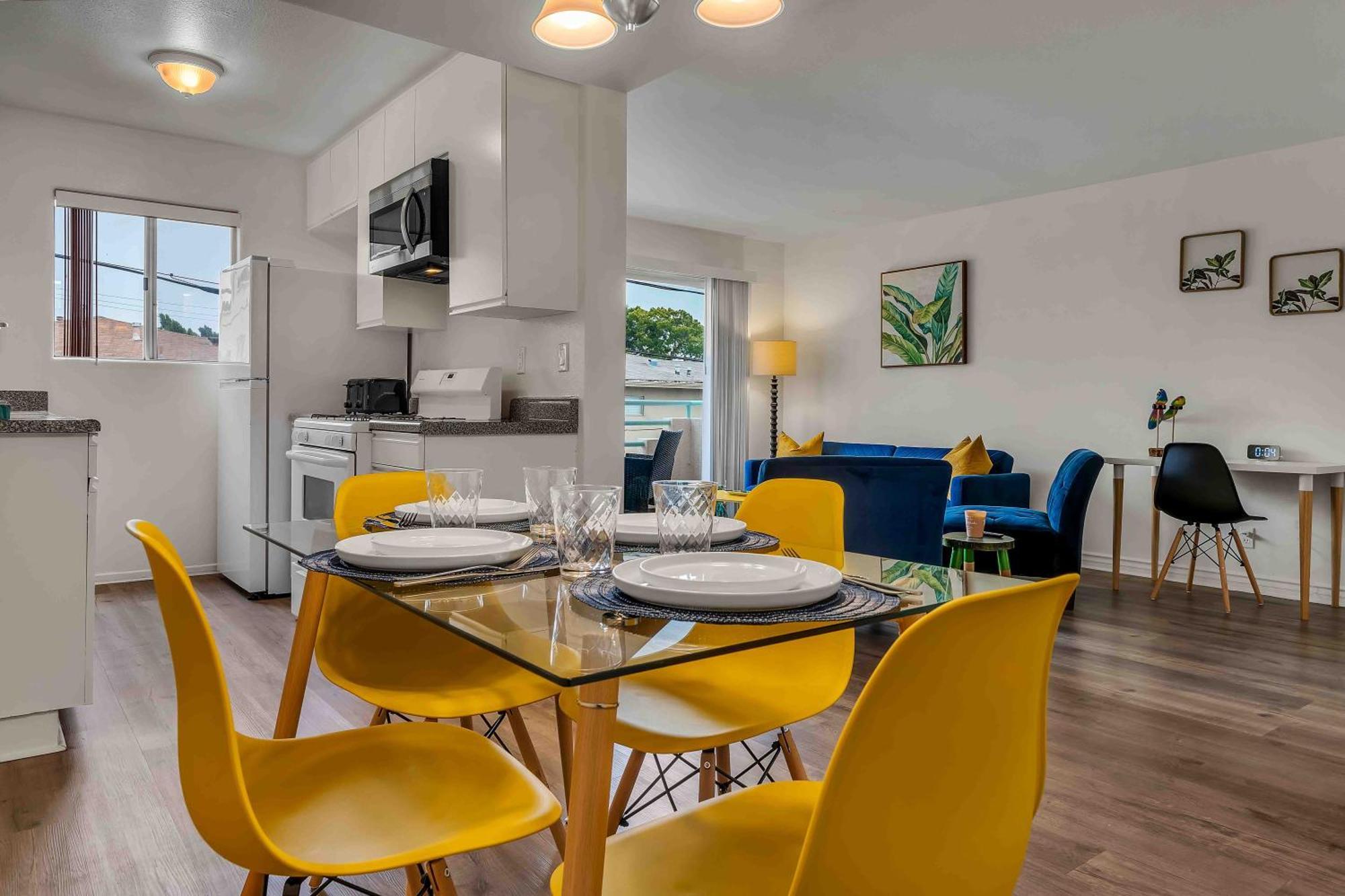 Spacious 2 Bedroom Retreat Near Beverly Hills With Free Parking Appartement *